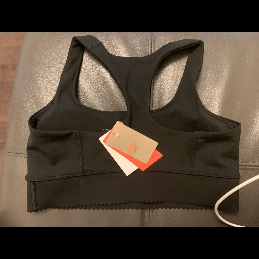 New sport bra .